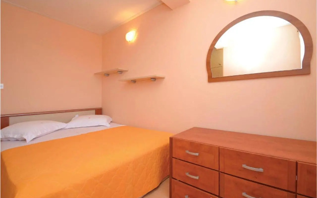 Three-Bedroom Apartment in Prigradica