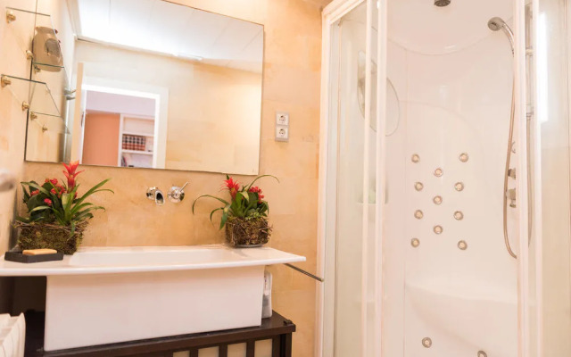 Ana's Guest House Barcelona B&B
