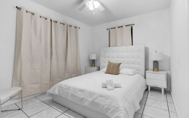 Wynwood Central 2BD Apartment w Parking