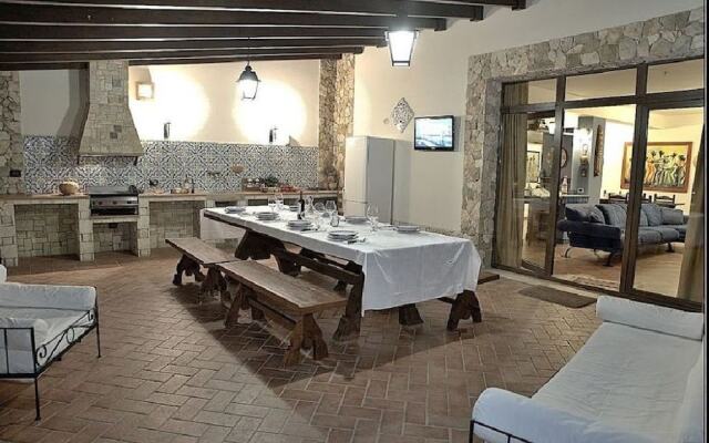 Villa Egadi con Piscina e Campo da Tennis