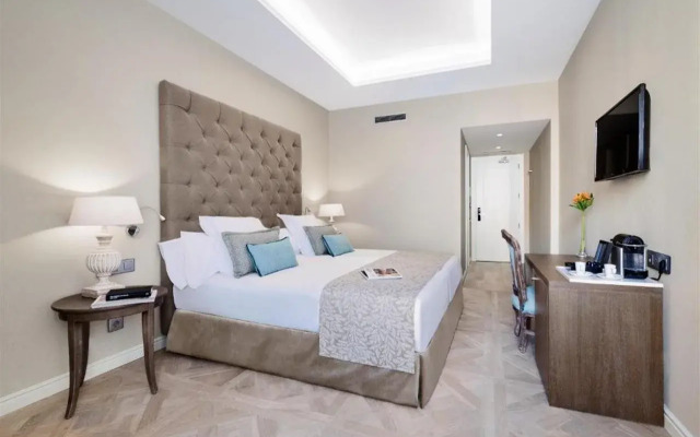 Lamaro Hotel