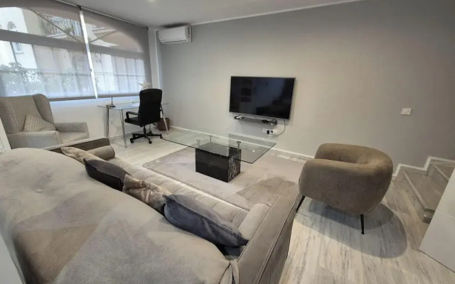 Luxurious Three Bedroom Duplex Apt Close to Beach
