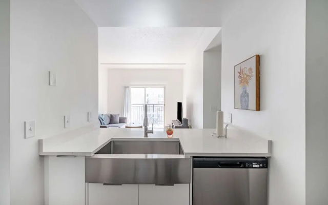 Luxury Central Apartment with Gym