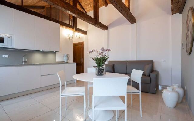 Grand Palace Apartments