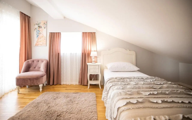 Villa Kontrada