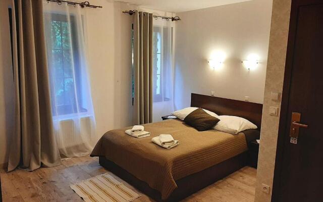 Dworek Złoty Róg Hotel i Restauracja