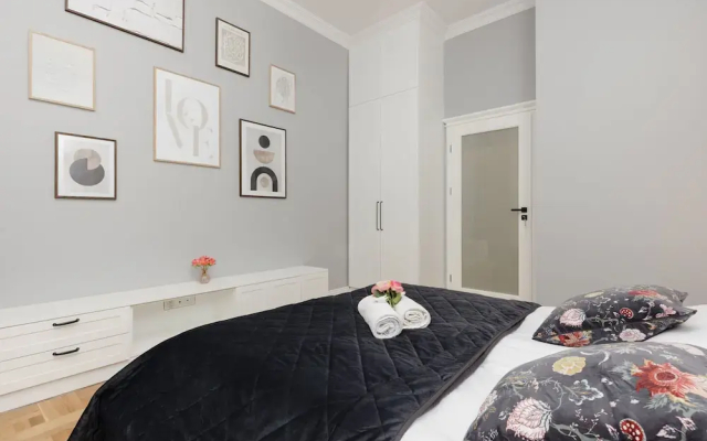 Warsaw 2 Bedrooms Apartment by Renters