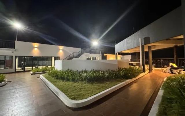 Ipoh Town Horizon Skypool Suites 4-11pax by IWH Suites