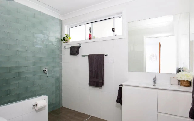 Periwinkle I Pet Friendly I 2 Mins Walk to Beach