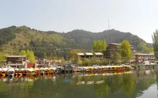 California Houseboats