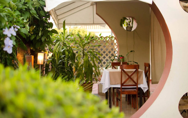 Via Emilia Bed and Breakfast Restaurante