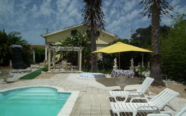 80s RetroStyle Villa