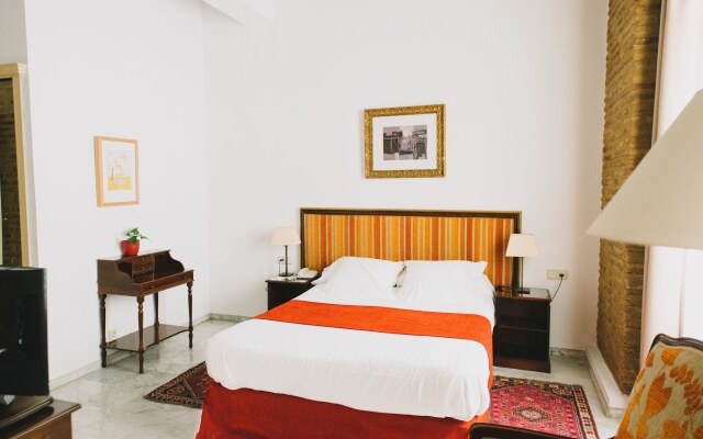 Ad Hoc Monumental Hotel
