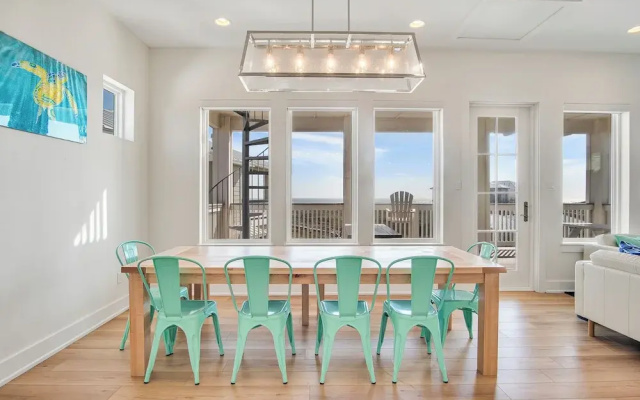 The White House by Silver Sands Vacation Rentals