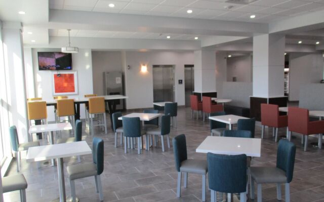 Best Western Plus Roland Inn & Suites