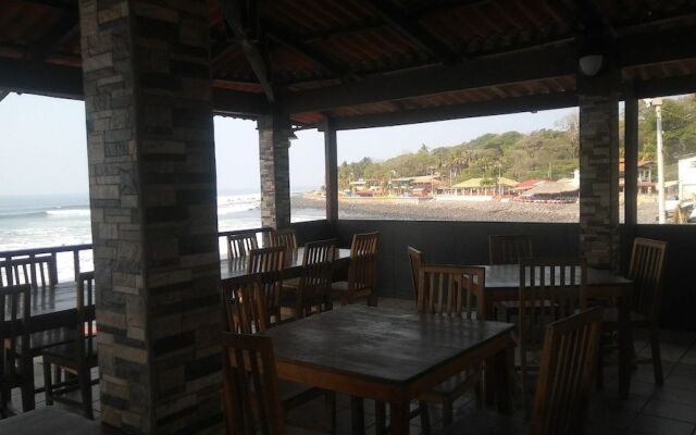 Punta Roca Surf Resort