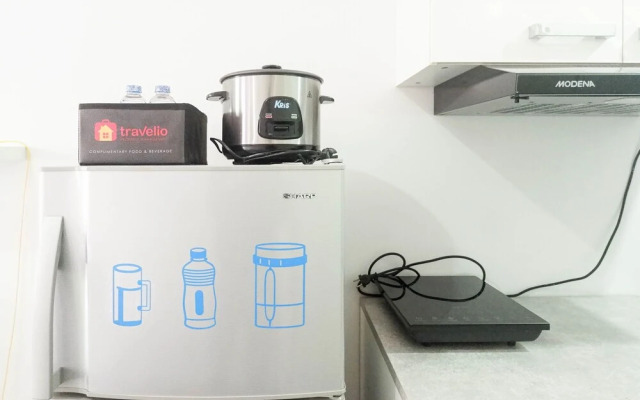 Comfy & Clean Studio Apartment at Puri Mas