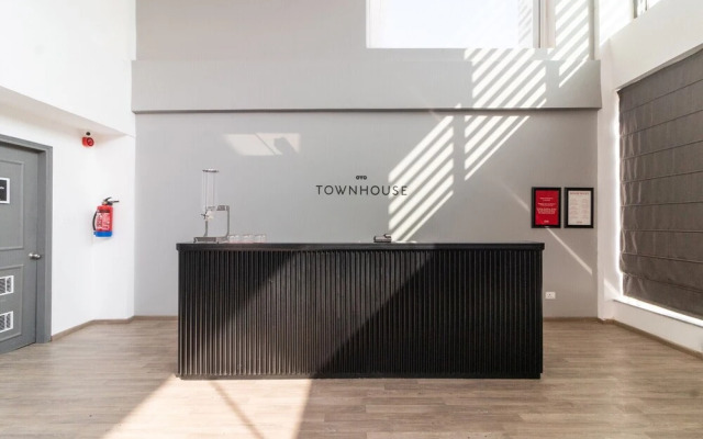 OYO Townhouse 120 The Axis