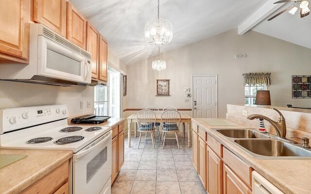 Seashell Memories 2 Bedroom Home by RedAwning