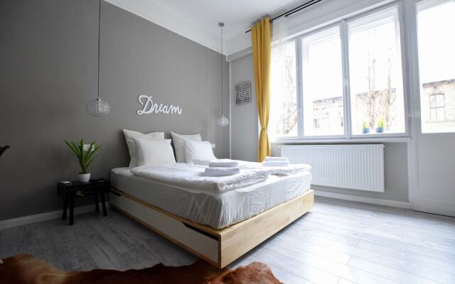 Standard Apartment by Hi5 - Fejer Gyorgy Street