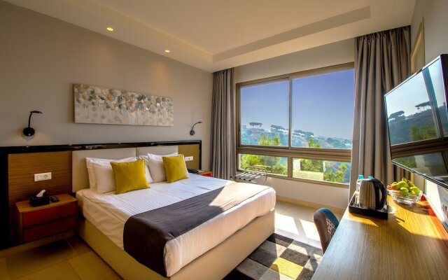 The Ray Hotel & Studios