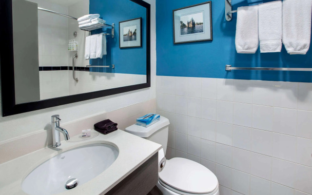 Days Inn & Suites by Wyndham Moncton