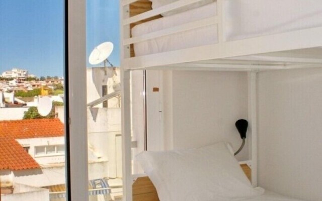 Top City Hostel & Suites