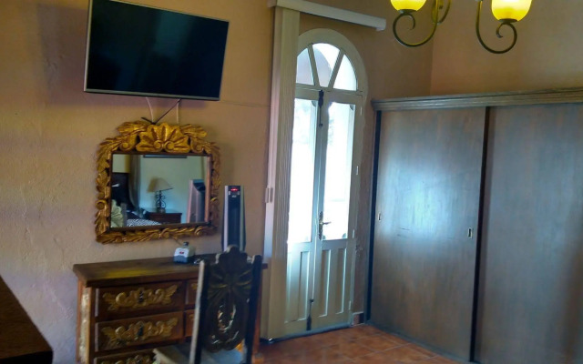 Casa Espejos Holistic B&B- Adults Only
