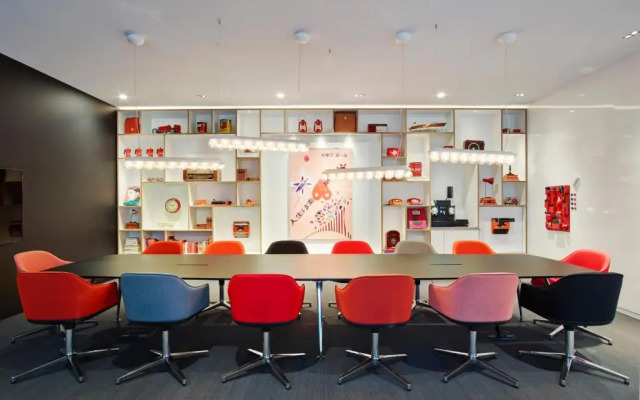 citizenM Schiphol Airport