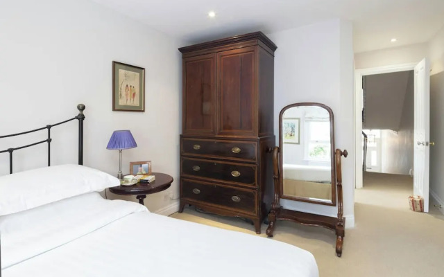 Winchendon Road by Onefinestay