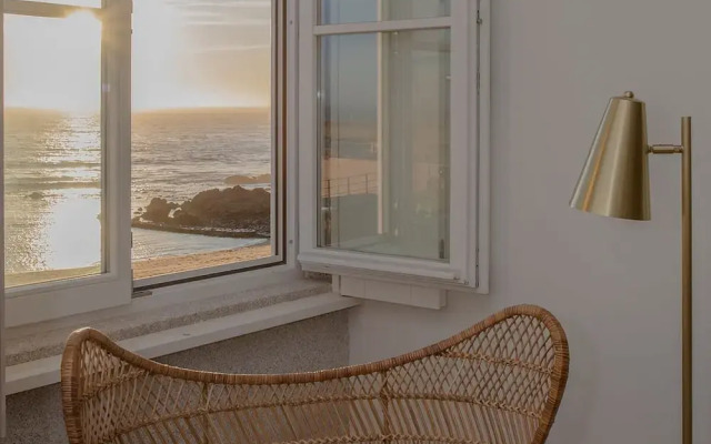 Liiiving in Porto Luxury Beachfront Apartment III