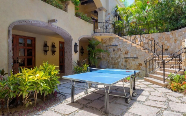 Casa de la Familia 7 Bedroom Contemporary Hacienda Style at Discounted Rate!