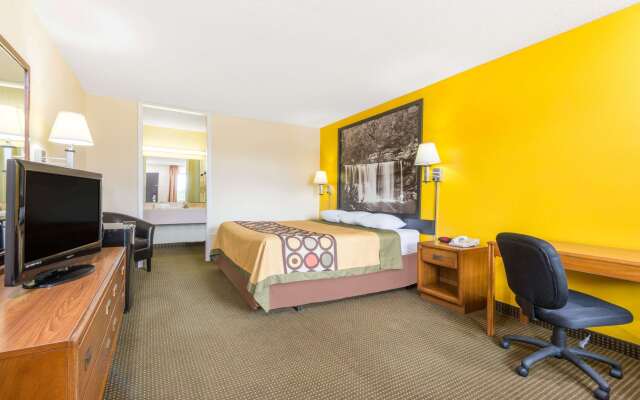 Super 8 by Wyndham Williamsburg