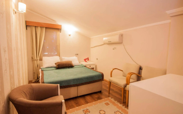 Moonshine Hotel & Suites