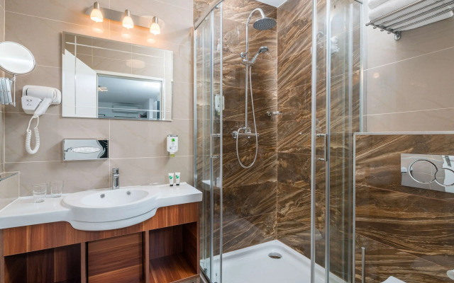 Best Western Plus Celebrity Suites