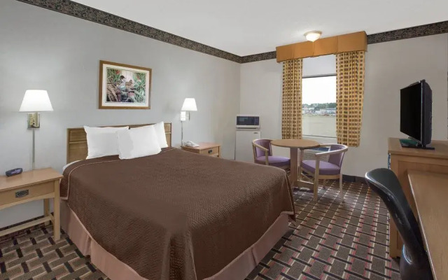 Travelodge Grand Rapids