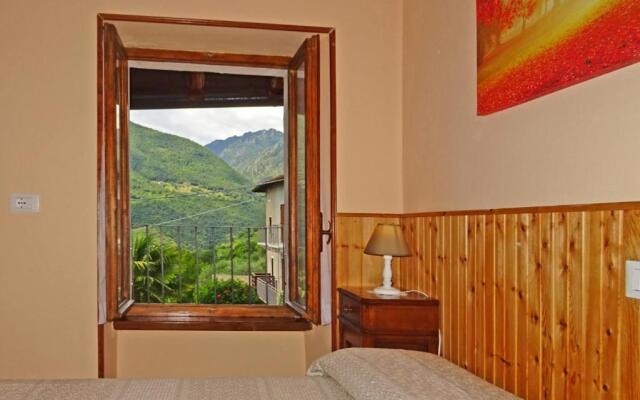 Casa del Borgo Pregasio Garden and view by Gardadomusmea