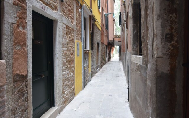 Calle Zan 1585B