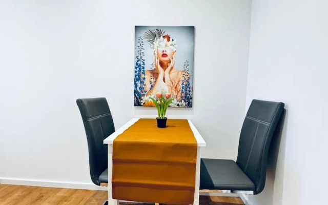 Lovely 4BR Apt Near Kaufpark Alterlaa