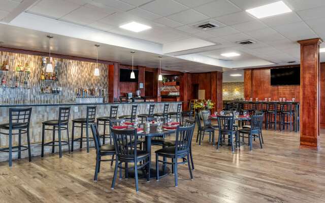 Best Western Plus Lake Front Hotel