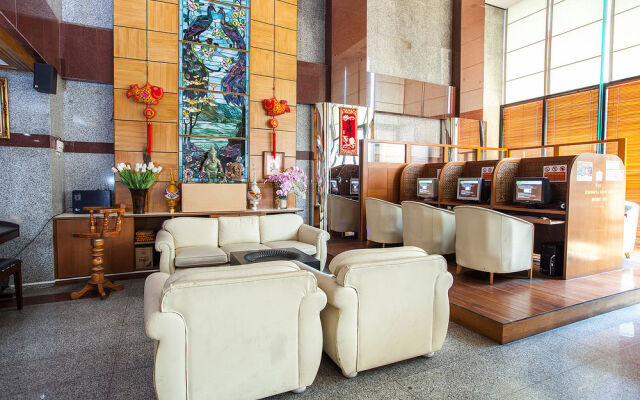 Aiya Residence & Sport Club BTS Budget Hotel