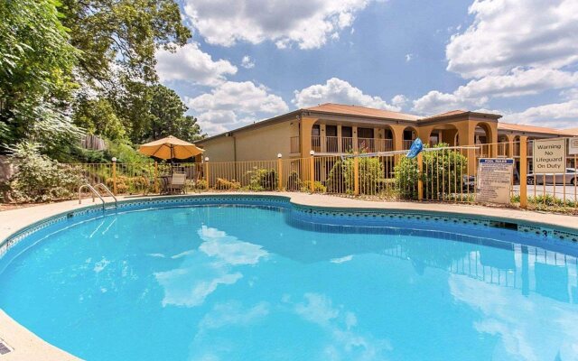 Econo Lodge Inn & Suites Griffin North