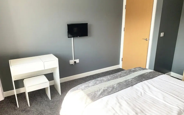 Toothbrush Apartments - 2 Bed 1 Bath Apt