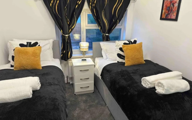 3-bed Home, Sleeps 8, Ideal for Large Groups