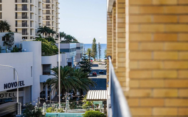 BUNK Surfers Paradise - International Backpacker Hostel