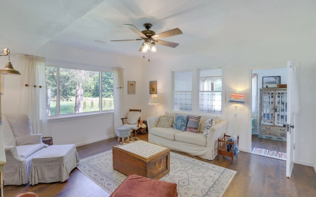 South Haven Farmhouse w/ Fire Pit, 4 Mi to Beach!