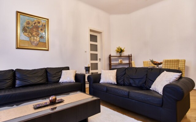Old Town Square Royal Apartment