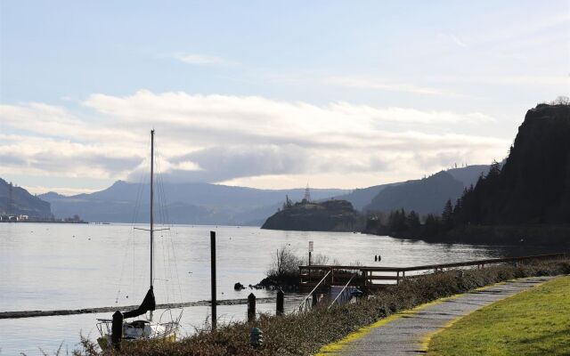 Best Western Plus Hood River Inn