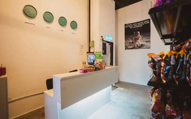 Hashtag.Capsule.Hostel