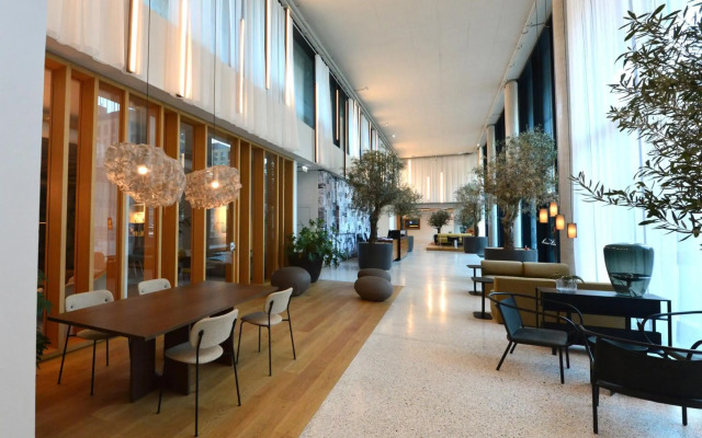 Brand-New, Close to Centre, Rooftop-Summer-Pool